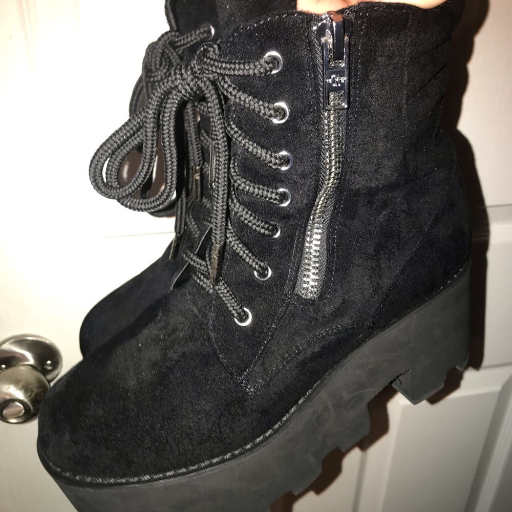 Current Mood platform boots 🖤